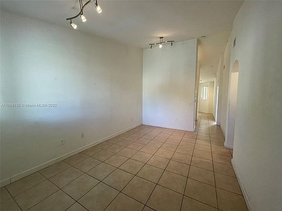 3rd image of 2835 SE 16th Ave Unit 201