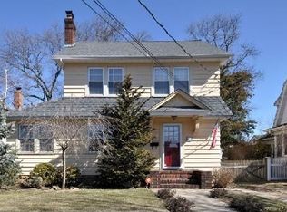 117 Pine St, Rockville Centre, NY 11570