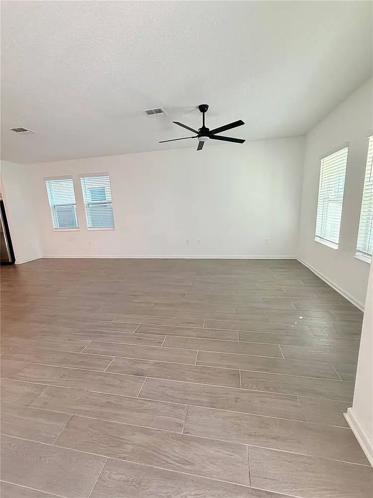 4 bed, 3.0 bath, 2023 sqft, $2,500 — Photo 4