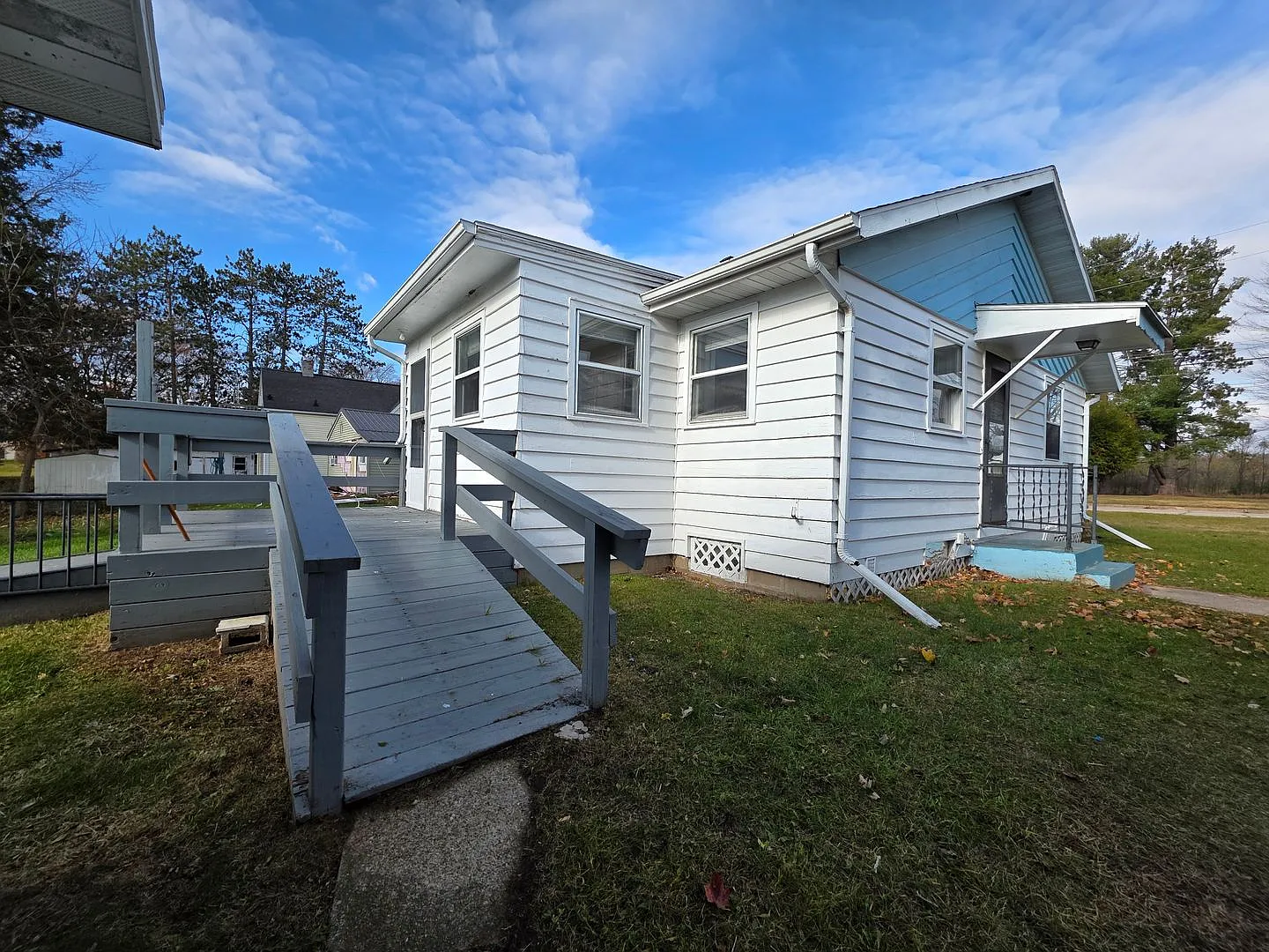 2 Bedroom Single Family Home in Clintonville - Available December! — Photo 2
