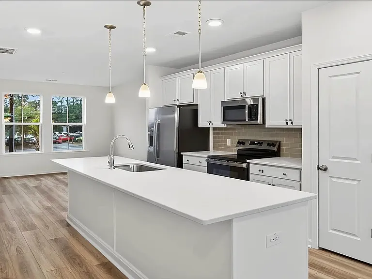 4633 Forest Hills Dr — Photo 7