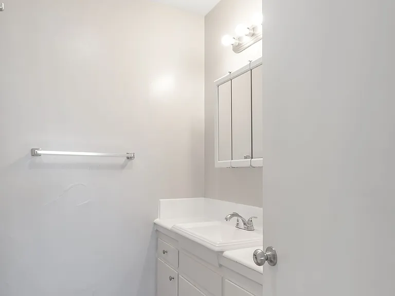 Redstone Apartments — Photo 18