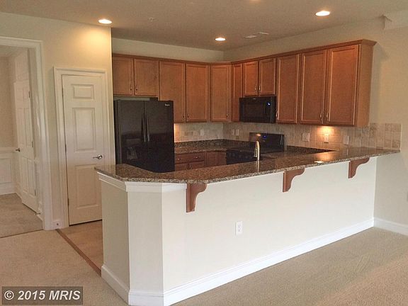 3rd image of 164 Hyannis Pl