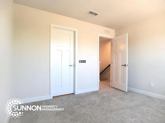 462 W Tremont Ave — Photo 22