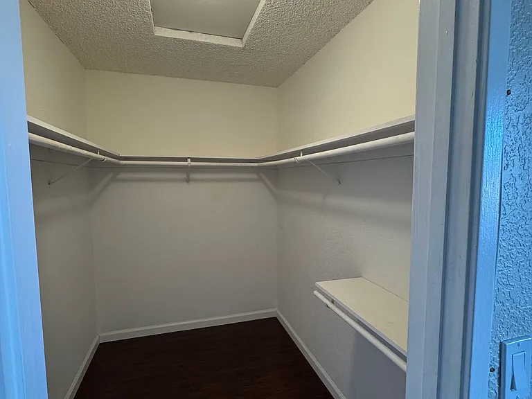Walking closet-MBR