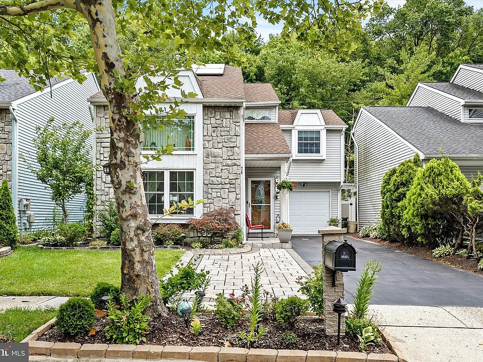 1st image of 74 Winchester Dr