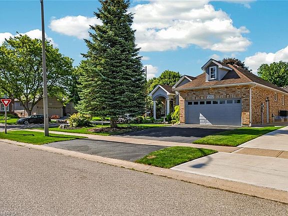 3rd image of 62 Varley Cres