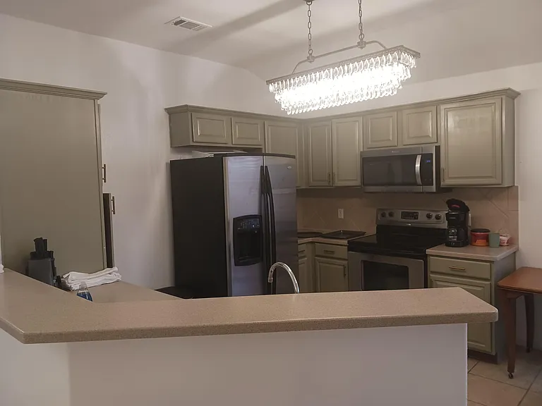 Complete kitchen.