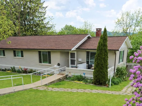 115 Dummitt Ave, Fayetteville, WV 25840