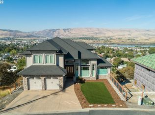 323 E Scenic Dr, The Dalles, OR 97058