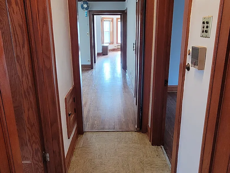 5228 W Hutchinson St — Photo 8