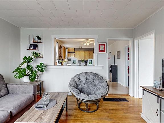 3rd image of 1464 Topsail Road