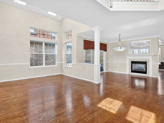 3rd image of 1108 Oxford Ct