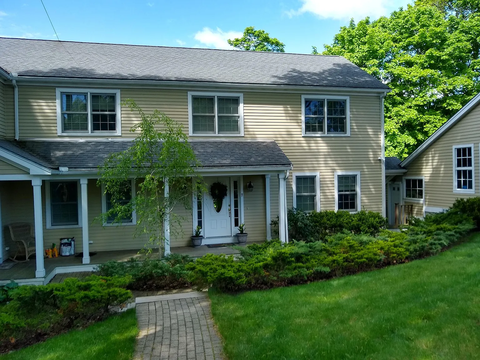 3 bed, 2.5 bath, 2268 sqft, $5,900 — Photo 2