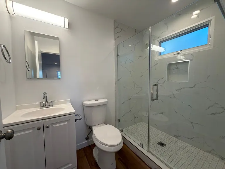 320-358 S Clark St — Photo 11