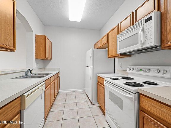 5th image of 7990 BAYMEADOWS Road E #826