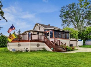 W4068 Lake Shore Dr, Lake Geneva, WI 53147