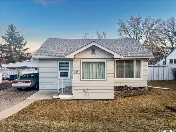 215 Oxford STREET W, Moose Jaw, SK S6H 2N8