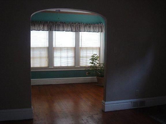 3rd image of 780 Oakridge Dr