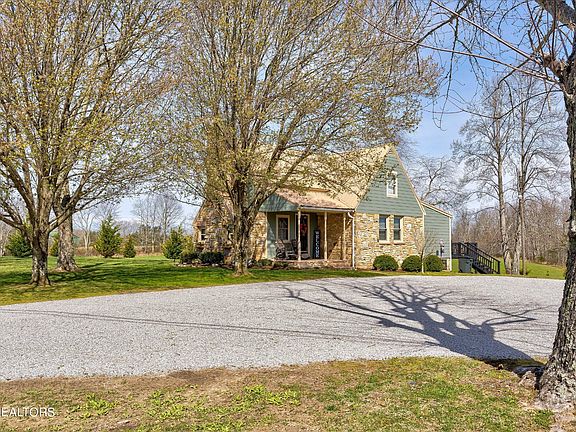 3rd image of 1209 Highland Ln