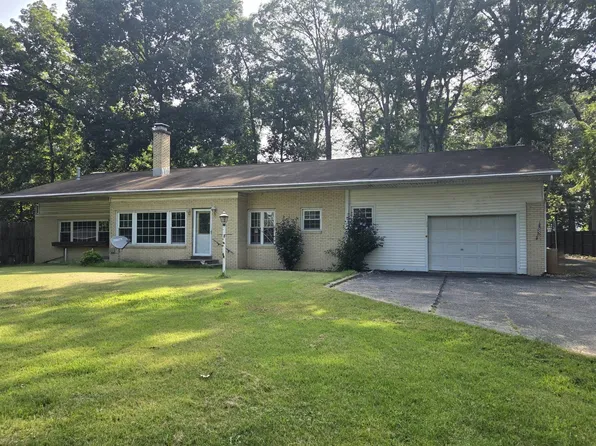 812 N West St, Olney, IL 62450