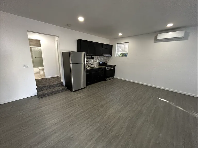 2609 University Ave #A — Photo 4