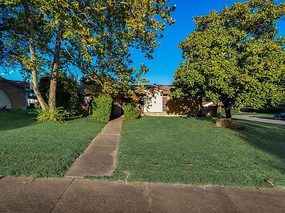 2nd image of 226 Merribrook Trl