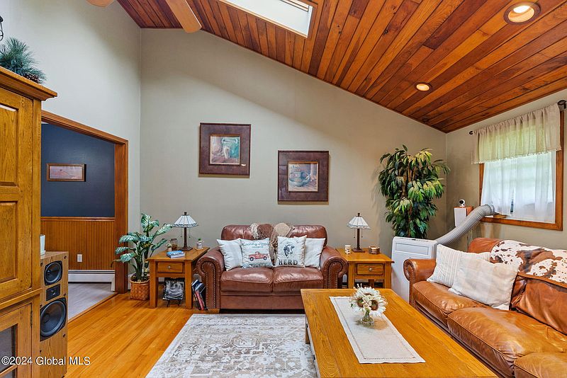 4th image of 51 Wildwood Heights