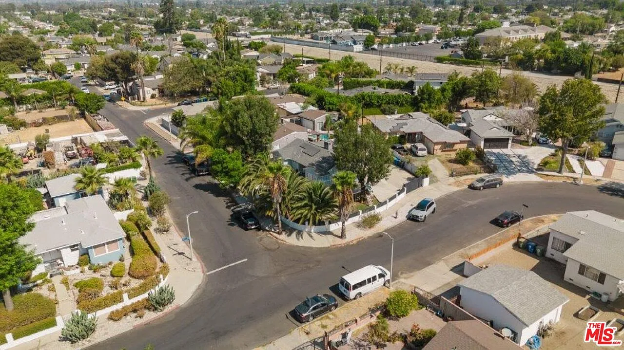 4 bed, 3.0 bath, 2223 sqft, $5,500 — Photo 4