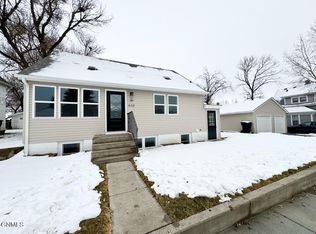 610 3rd Ave W, Williston, ND 58801