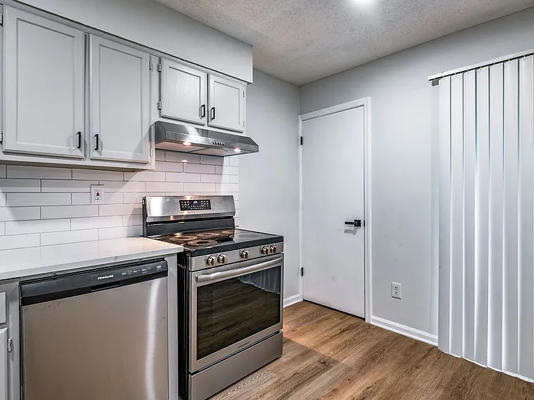 108 Summerwood Dr — Photo 13