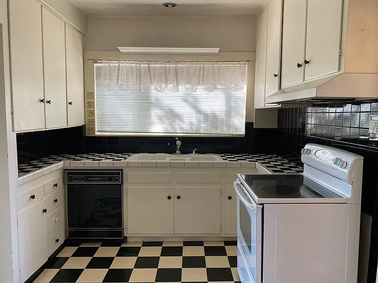 945 Rio St — Photo 20