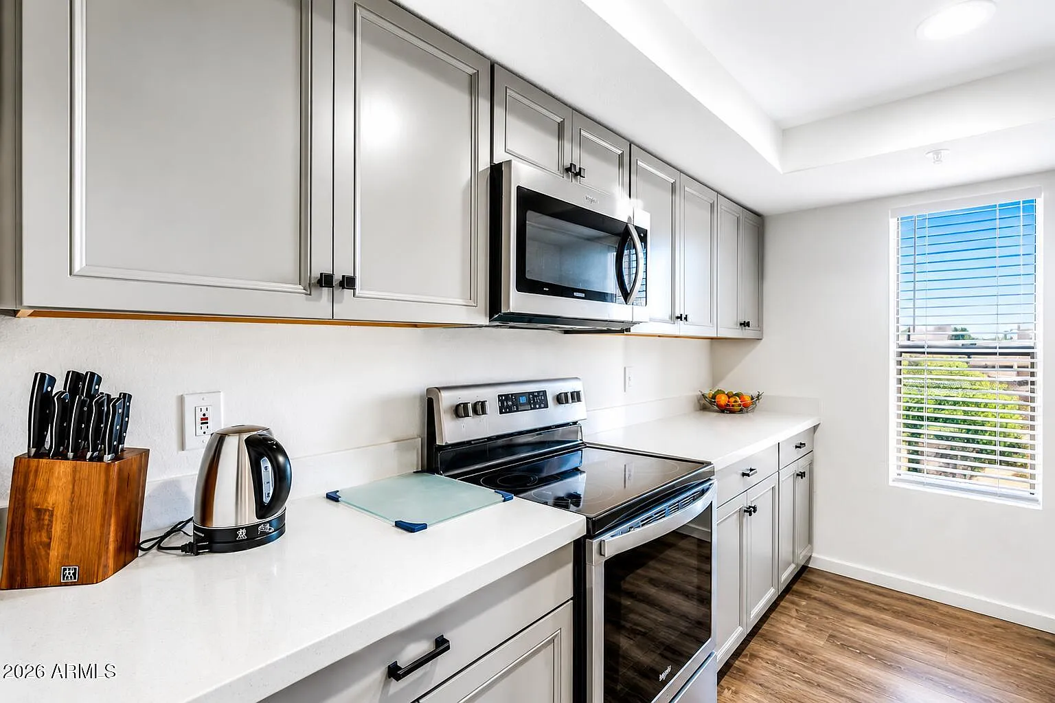 1 bed, 1.0 bath, 832 sqft, $1,550 — Photo 2