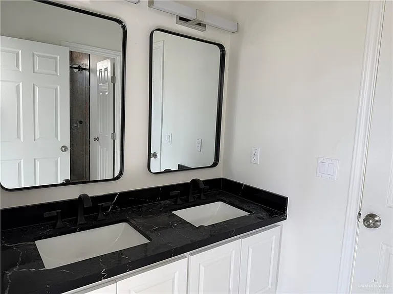 215 Constellation Dr — Photo 7