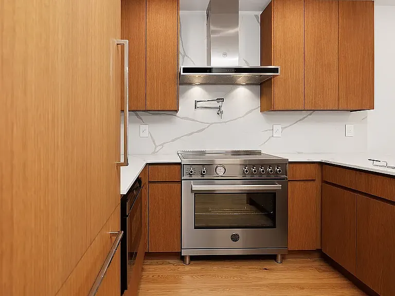 224 W 20th St #2 — Photo 3