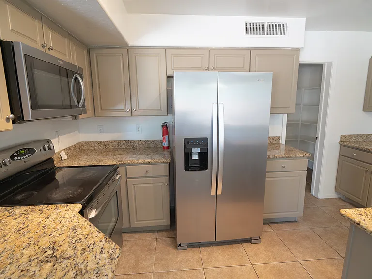1492 N Saddle St — Photo 7