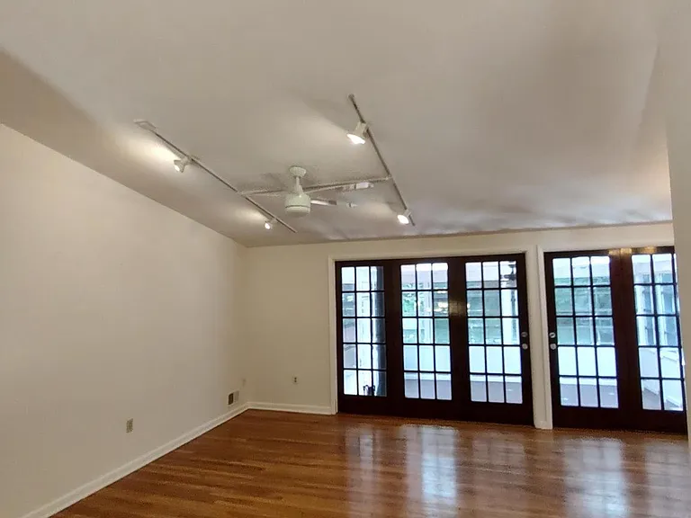 112 Claybrook Dr — Photo 15
