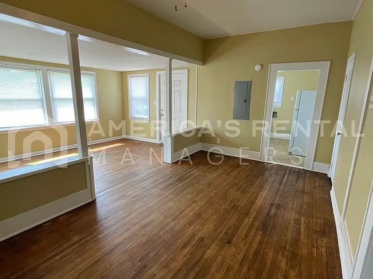 1701 Berkley Avenue — Photo 9
