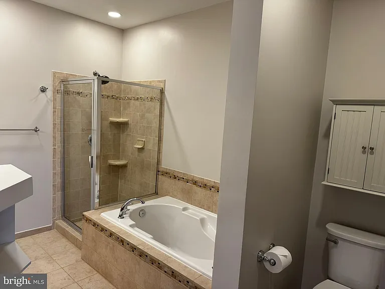 20240 Macglashan Ter #2203 — Photo 33