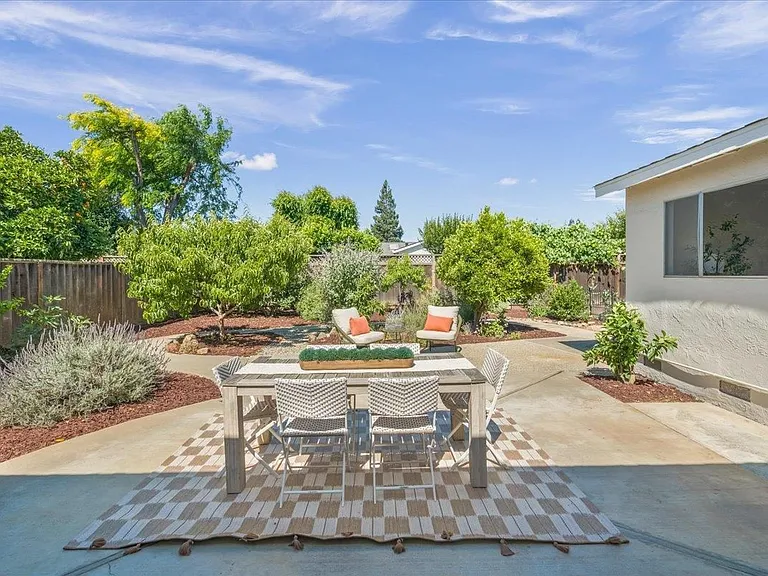 7631 Santa Paula Dr — Photo 20