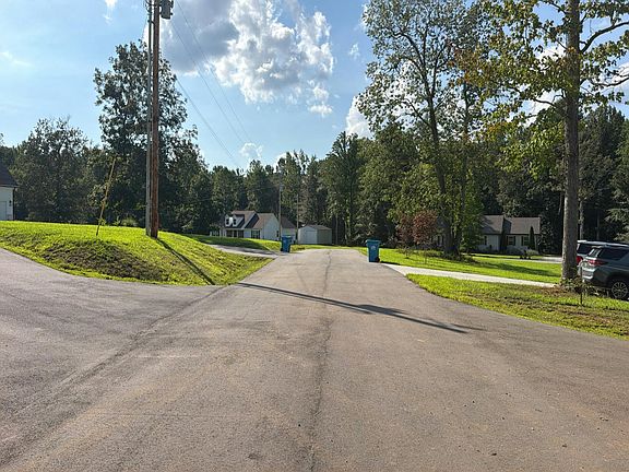 5th image of 411 Spring Meadows Ln
