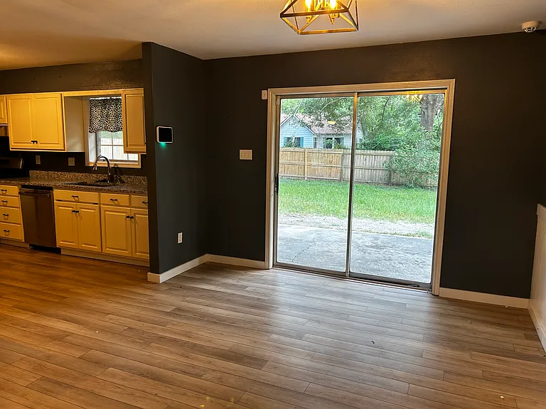 1005 Nichols St — Photo 12