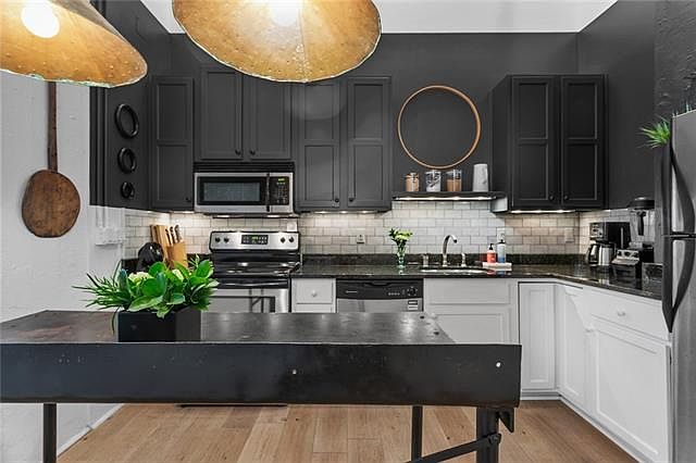 1st image of 523 Grand Blvd APT 1E