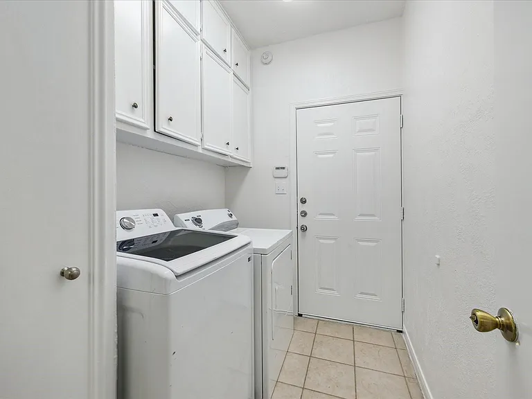 2511 Commonwealth St — Photo 27