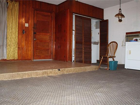 3rd image of 1617 Applewood Dr