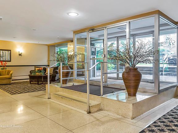 3rd image of 45 Hill Park Ave APT 2S