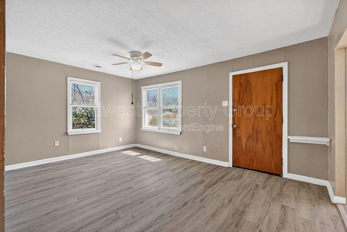 Building Photo - 8921 Higginson Ave