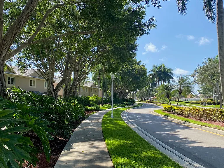 Madeira Dr — Photo 10