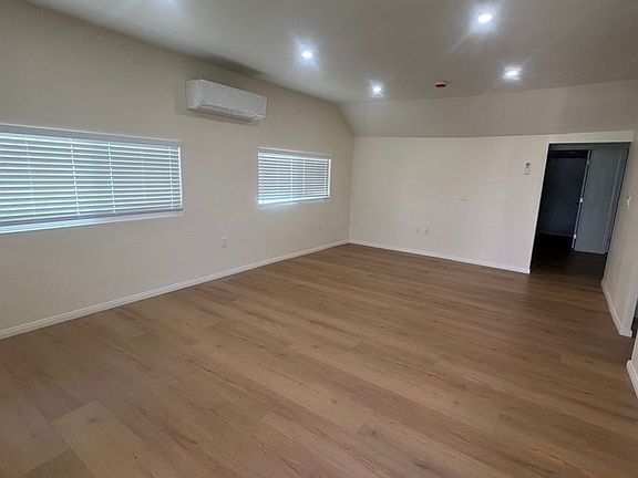 3rd image of 232-248 Wolff St