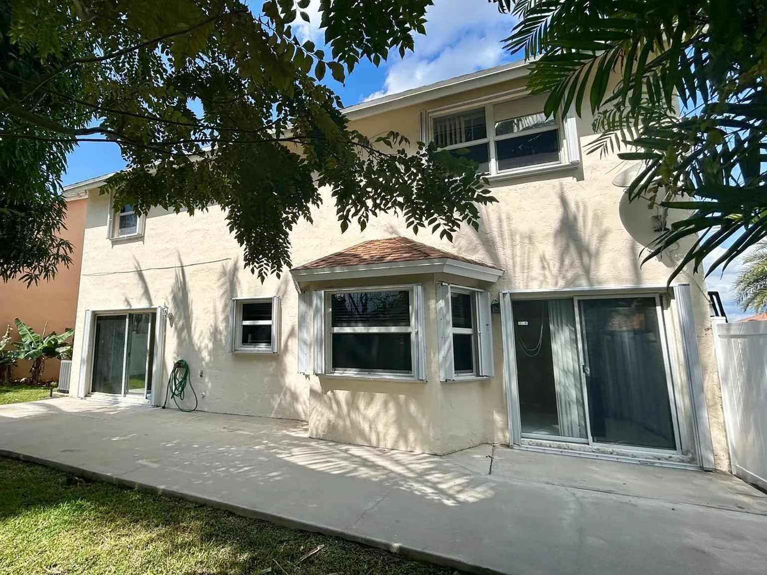 4 bed, 2.5 bath, 2114 sqft, $3,500 — Photo 2